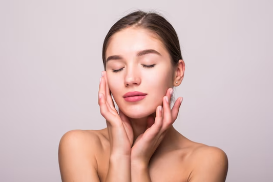 Which are the Best Skincare Products For Dry & Oily Skin In India?